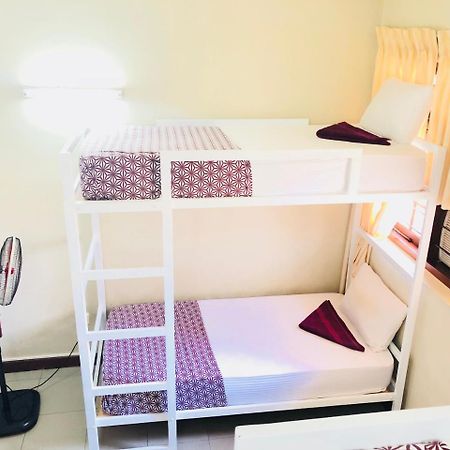 Trip "N" Chill Hostels Colombo Airport Katunayaka Esterno foto