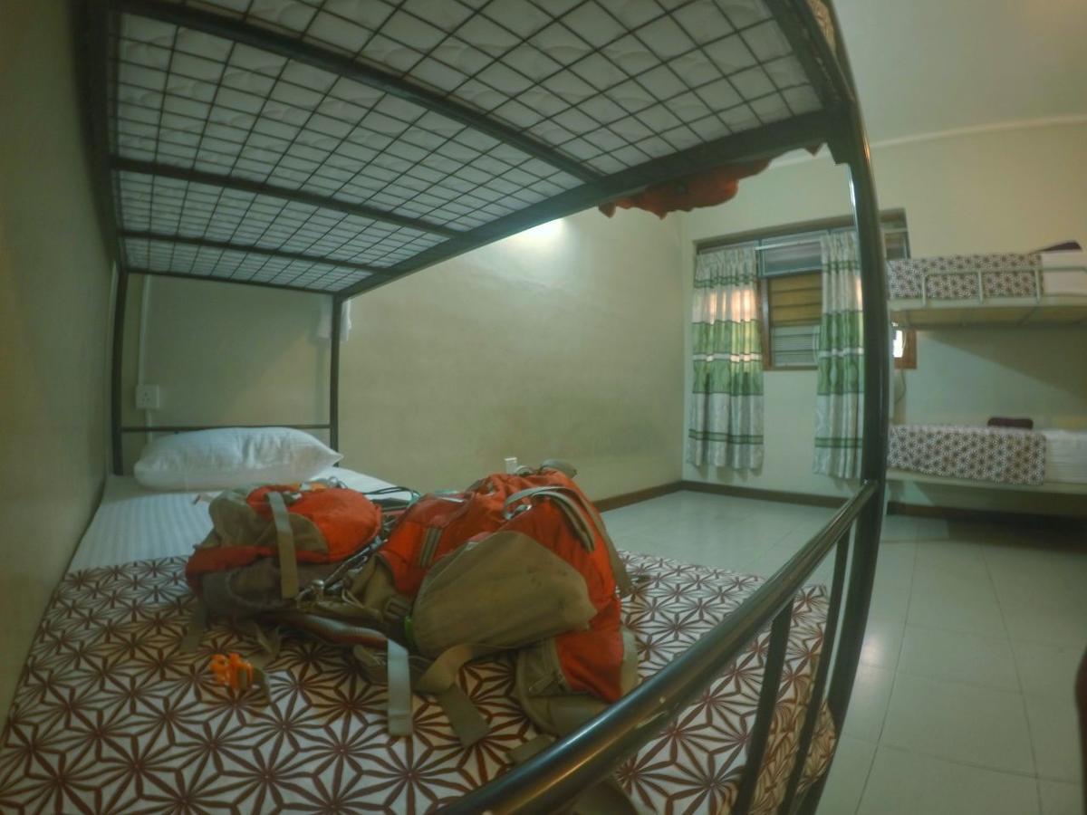 Trip "N" Chill Hostels Colombo Airport Katunayaka Esterno foto