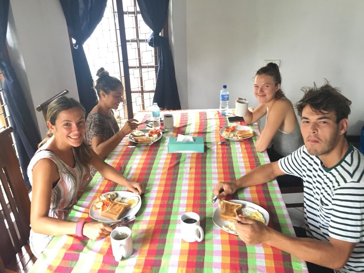 Trip "N" Chill Hostels Colombo Airport Katunayaka Esterno foto