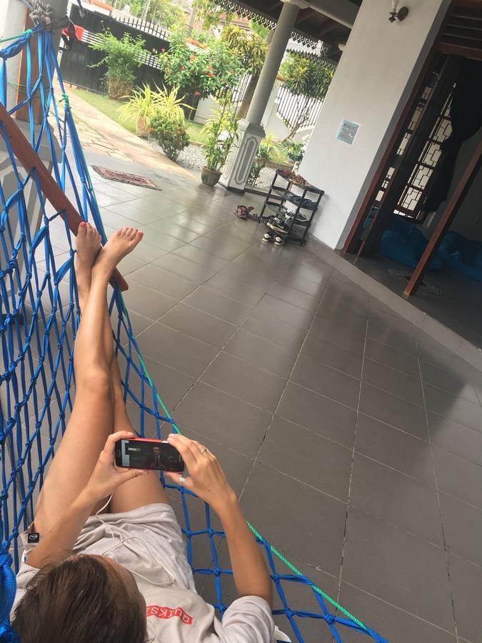 Trip "N" Chill Hostels Colombo Airport Katunayaka Esterno foto