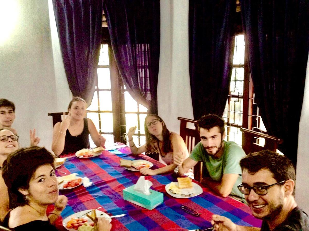 Trip "N" Chill Hostels Colombo Airport Katunayaka Esterno foto