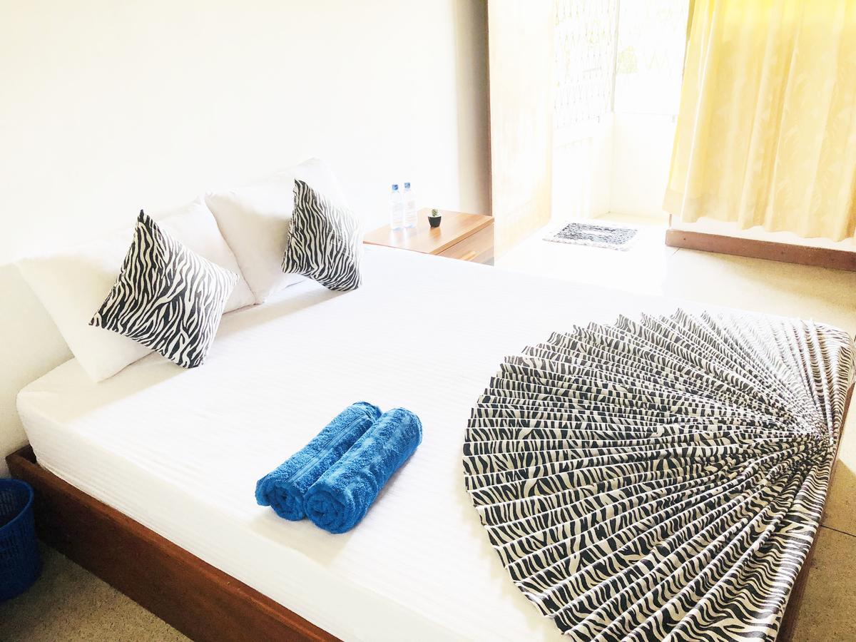 Trip "N" Chill Hostels Colombo Airport Katunayaka Esterno foto