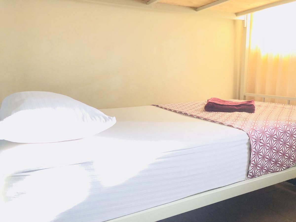 Trip "N" Chill Hostels Colombo Airport Katunayaka Esterno foto
