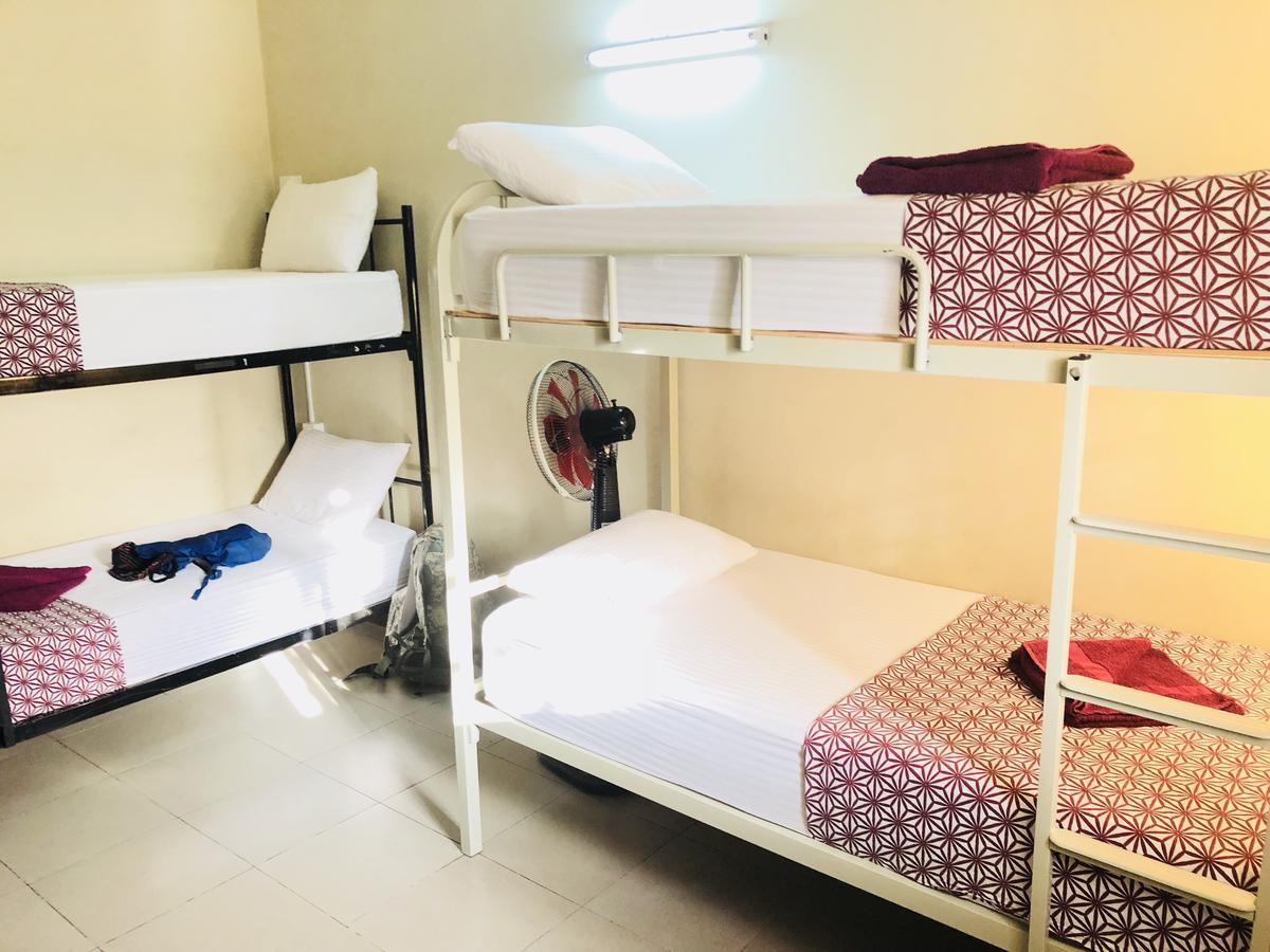 Trip "N" Chill Hostels Colombo Airport Katunayaka Esterno foto