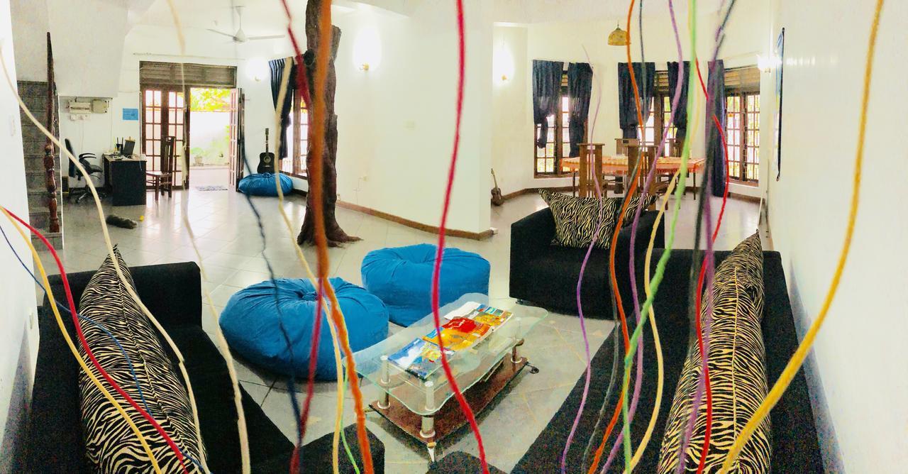 Trip "N" Chill Hostels Colombo Airport Katunayaka Esterno foto