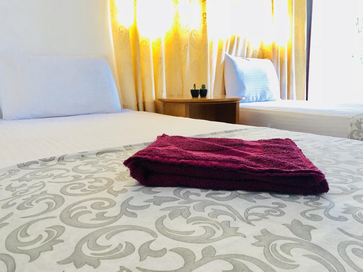 Trip "N" Chill Hostels Colombo Airport Katunayaka Esterno foto