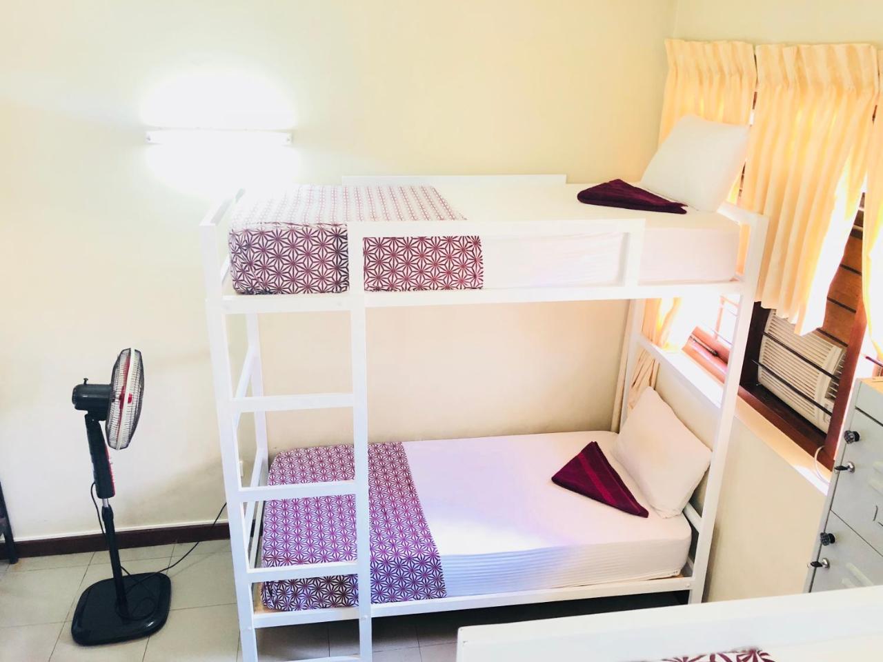 Trip "N" Chill Hostels Colombo Airport Katunayaka Esterno foto
