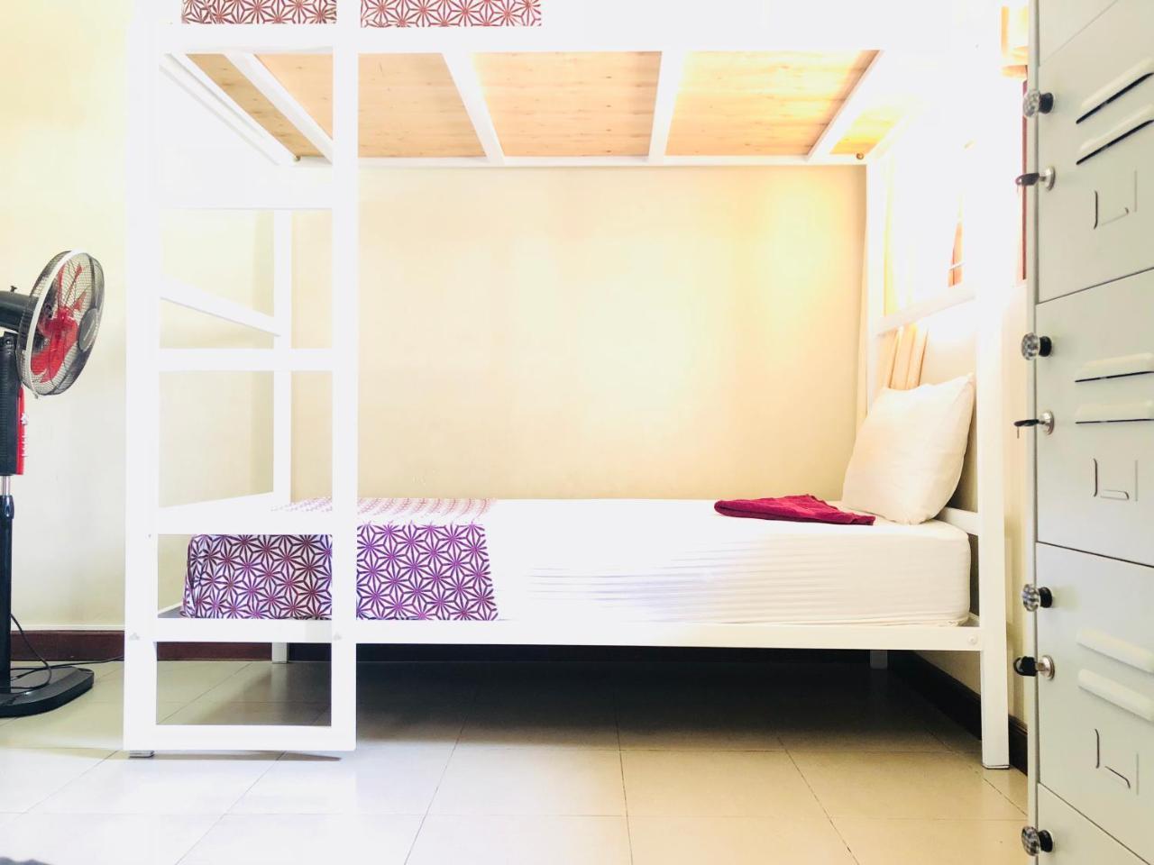 Trip "N" Chill Hostels Colombo Airport Katunayaka Esterno foto