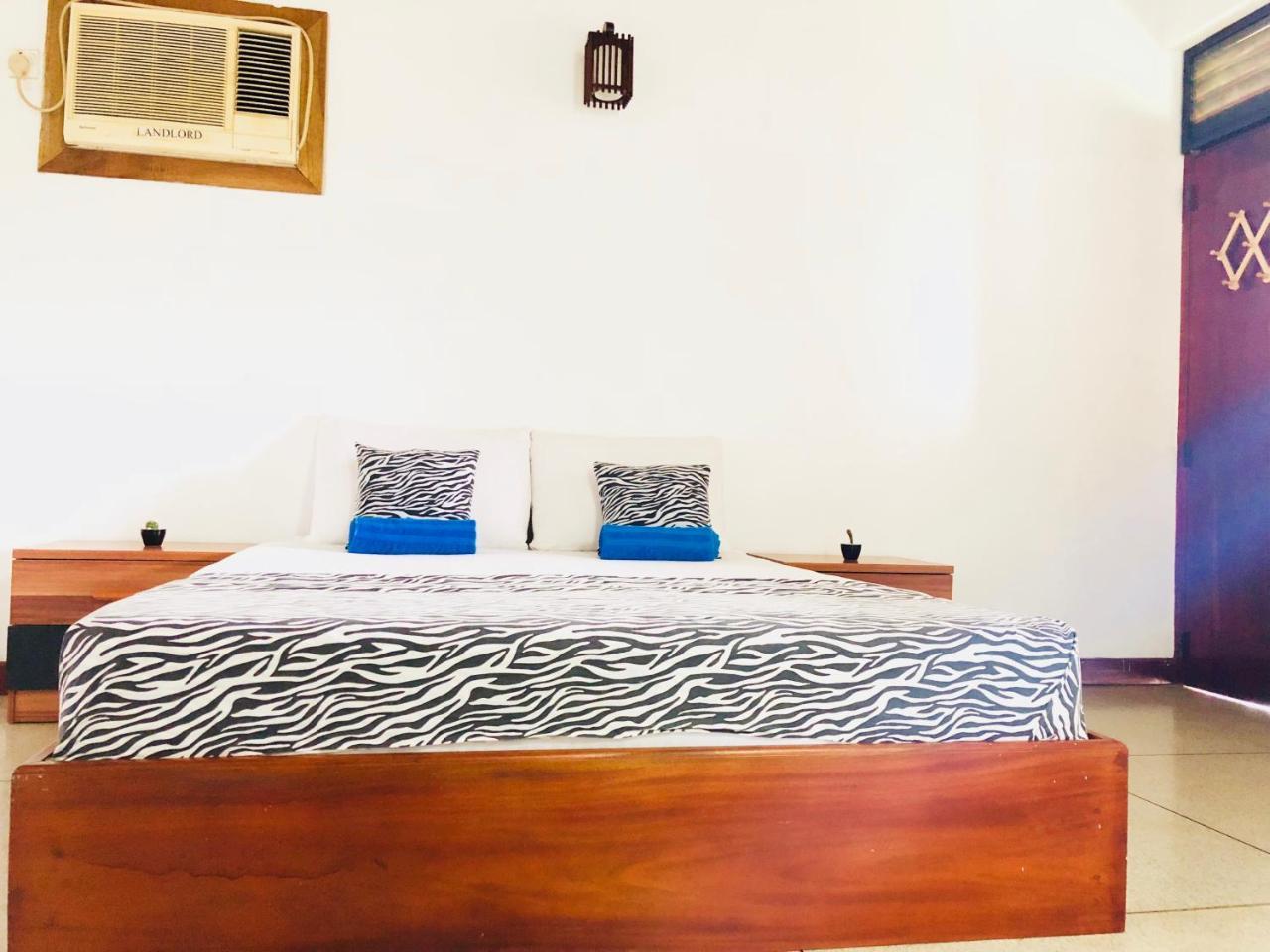 Trip "N" Chill Hostels Colombo Airport Katunayaka Esterno foto